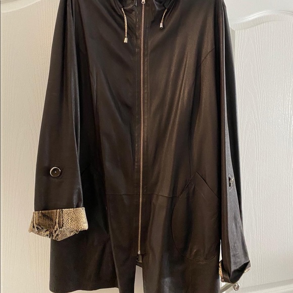 Very light womens put on coat - Picture 2 of 6